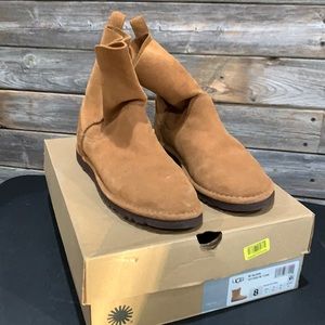 Ugg Alida boot size 8